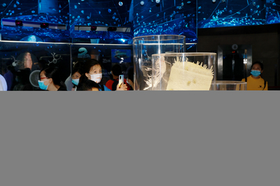 到重庆科技馆驾驶潜水艇探秘海洋生物
